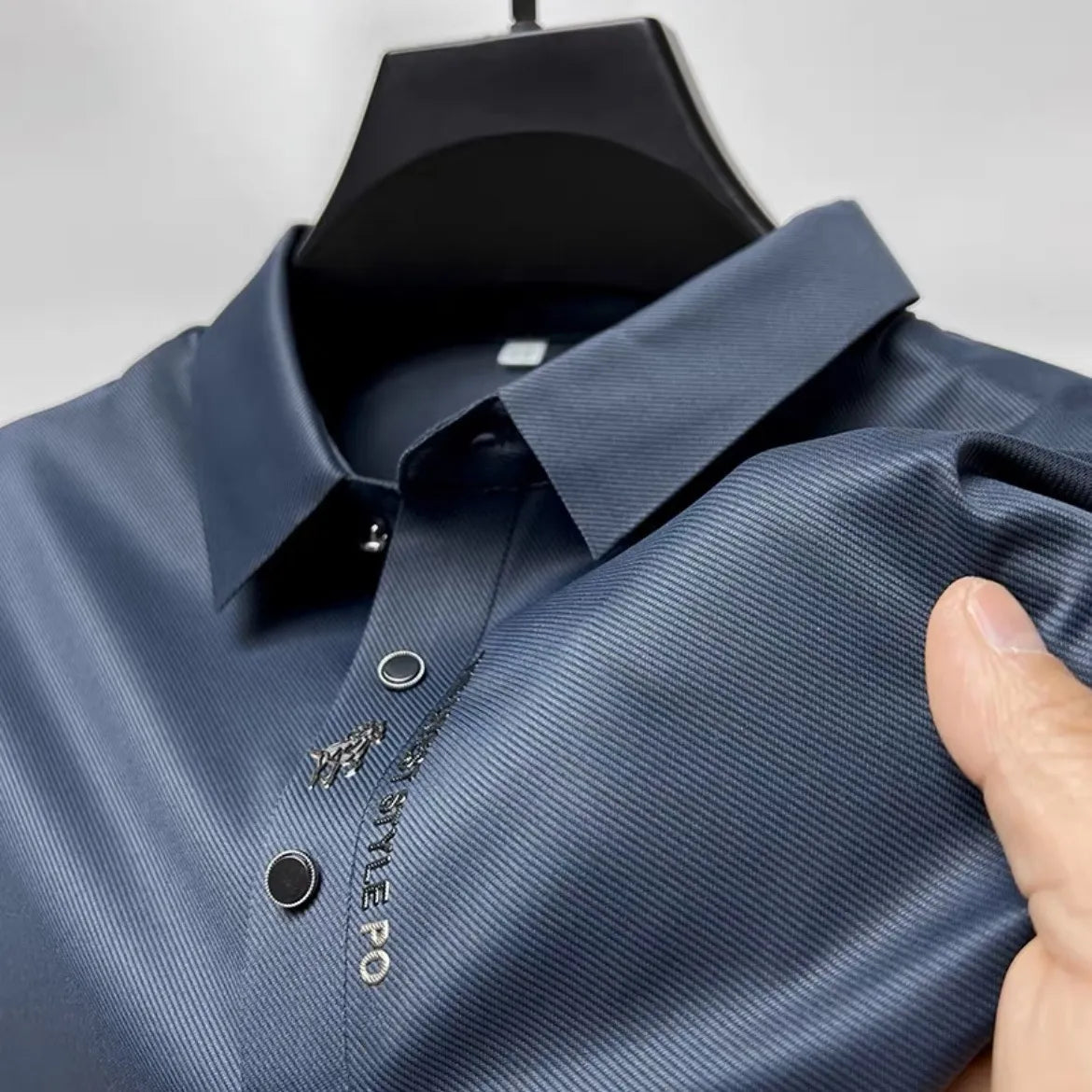 Polo pour homme élastique en soie glacée - Texture légère