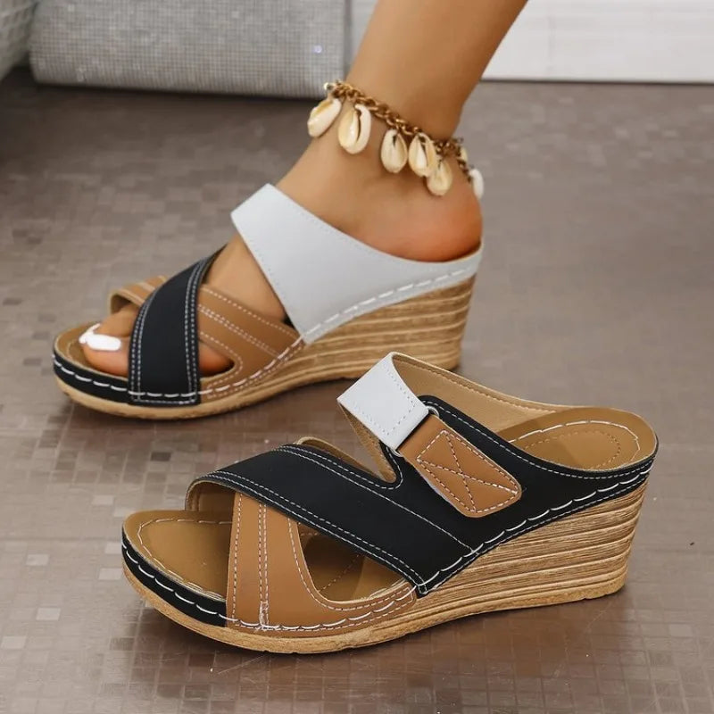 Sandales Ouvertes Compensées Élégantes – Multicolores