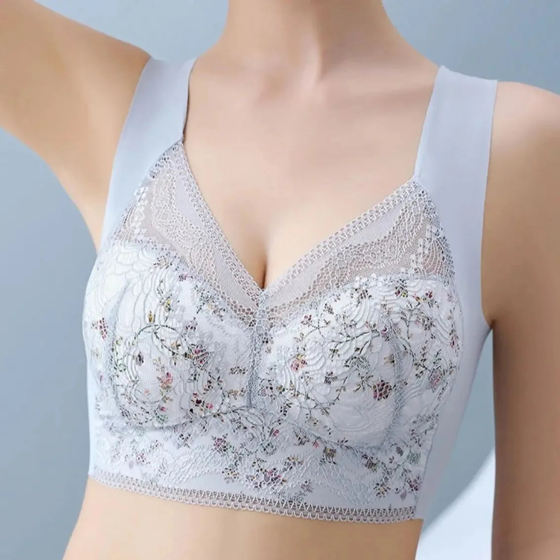Brassière en soie glacée motif floral et dentelle