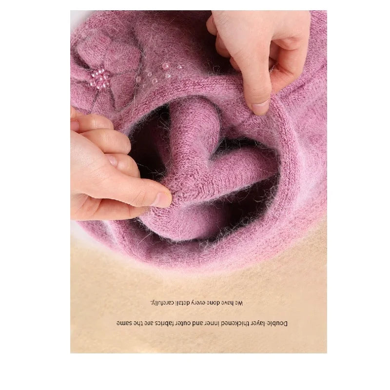 Bonnet en laine avec fleurs et perles
