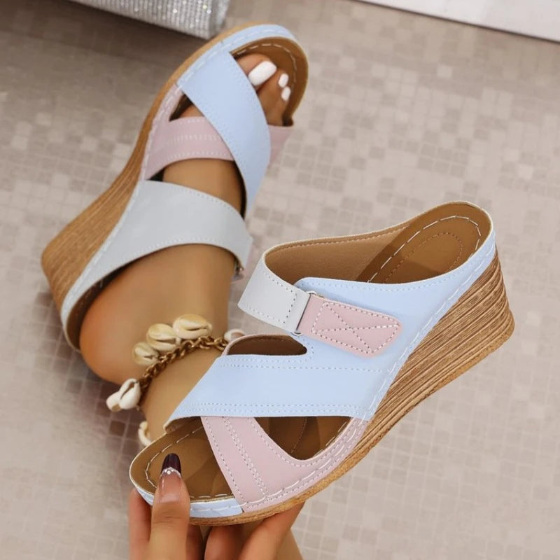 Sandales Ouvertes Compensées Élégantes – Multicolores