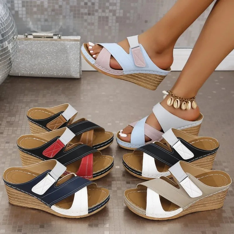 Sandales Ouvertes Compensées Élégantes – Multicolores