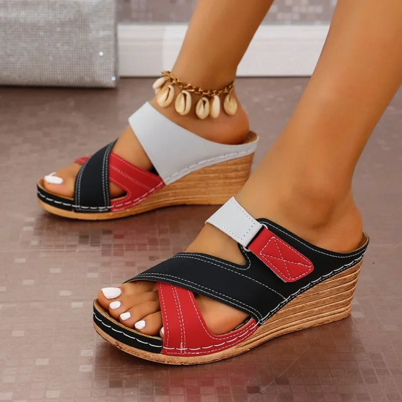 Sandales Ouvertes Compensées Élégantes – Multicolores